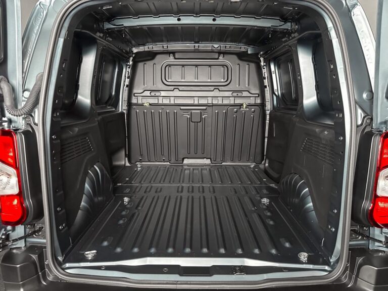 Citroën Berlingo VAN 3PL BLUEHDI 130CH -32% NEUF EAT8 S&S CARPLAY REGUL DAB FULL LED CABINE EXTENSO - Image 20 (July 7, 2026)