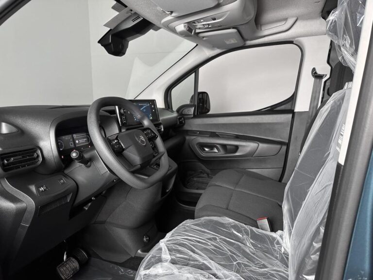 Citroën Berlingo VAN 3PL BLUEHDI 130CH -32% NEUF EAT8 S&S CARPLAY REGUL DAB FULL LED CABINE EXTENSO - Image 07 (July 7, 2026)