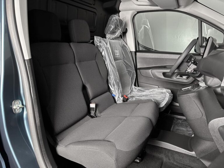 Citroën Berlingo VAN 3PL BLUEHDI 130CH -32% NEUF EAT8 S&S CARPLAY REGUL DAB FULL LED CABINE EXTENSO - Image 08 (July 7, 2026)