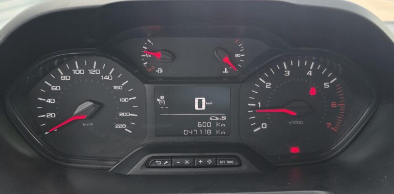 Peugeot Partner 2° Main 1.5 b HDI 100cv 3 places Grip Entretien à jour - Image 15 (July 7, 2026)