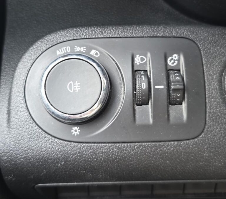 Opel combo cargo 1° Main 1.5 cdti 100cv Standard Tél / Clim Régul - Image 13 (July 7, 2026)