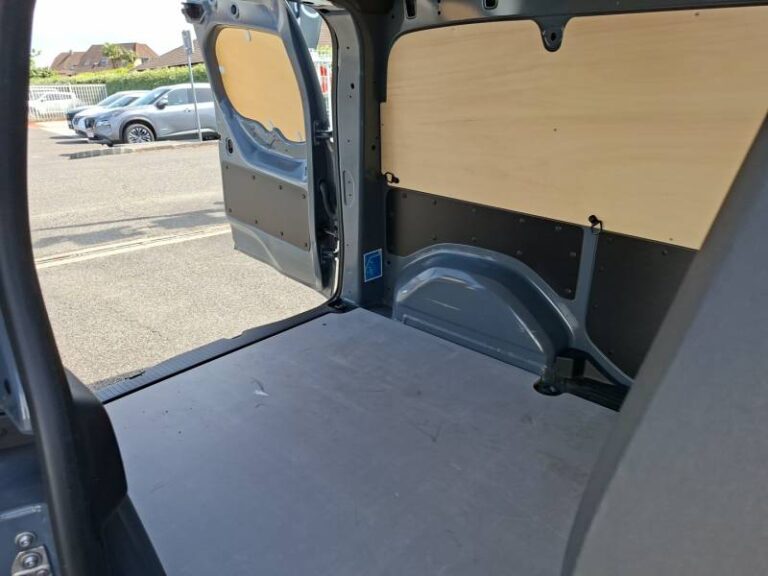 Nissan Townstar FOURGON L1 TCE 130 BVM N-CONNECTA - Image 19 (July 7, 2026)