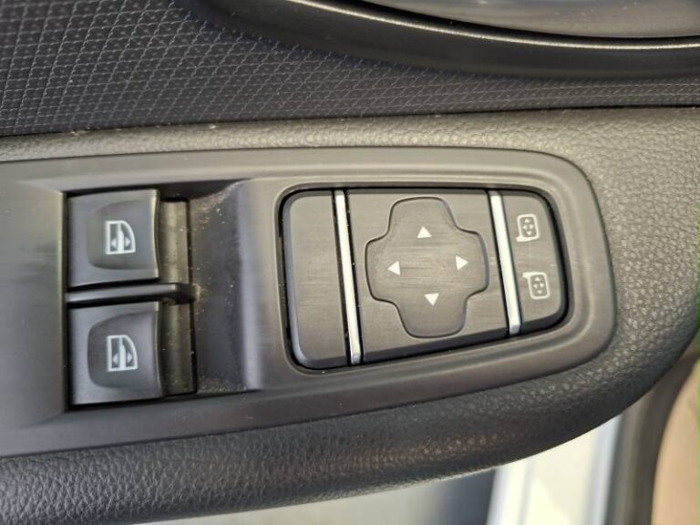 Renault Clio SOCIETE REVERSIBLE DCI 75 ENERGY E6C BUSINESS - Image 17 (July 7, 2026)