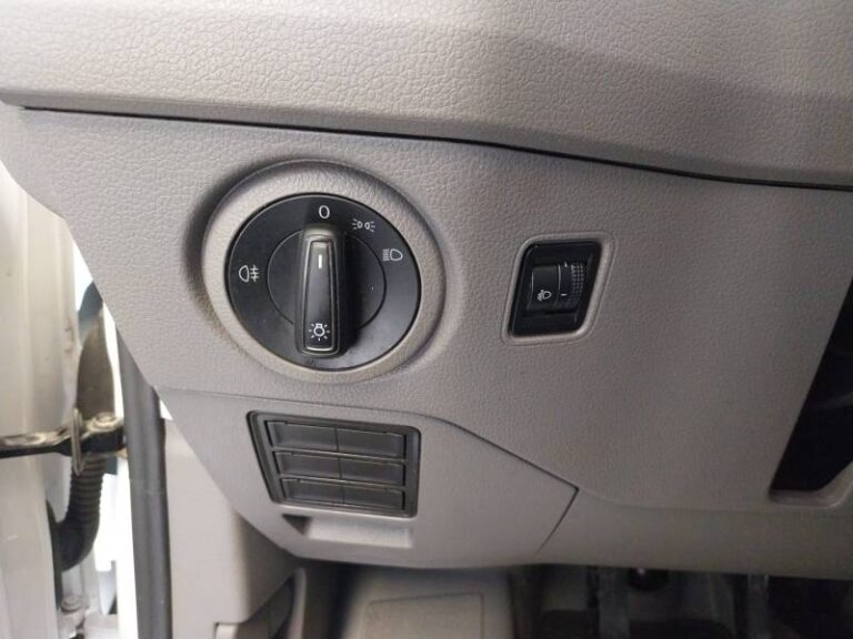 Volkswagen Crafter FOURGON CSC PROPULSION (RJ) 35 L4 2.0 TDI 177CH BUSINESS - Image 15 (July 7, 2026)