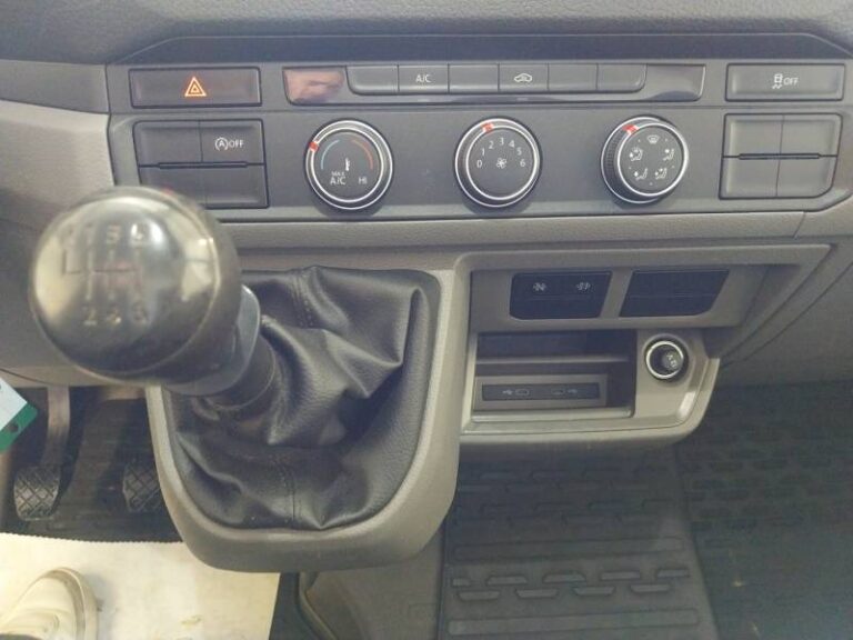 Volkswagen Crafter FOURGON CSC PROPULSION (RJ) 35 L4 2.0 TDI 177CH BUSINESS - Image 20 (July 7, 2026)