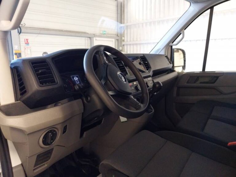 Volkswagen Crafter FOURGON CSC PROPULSION (RJ) 35 L4 2.0 TDI 177CH BUSINESS - Image 07 (July 7, 2026)