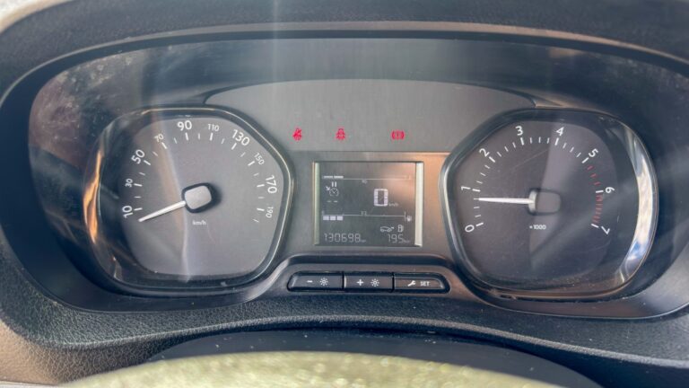 Peugeot Expert III 2.0 BLUEHDI 120 S&S STANDARD PREMIUM - Image 14 (July 7, 2026)