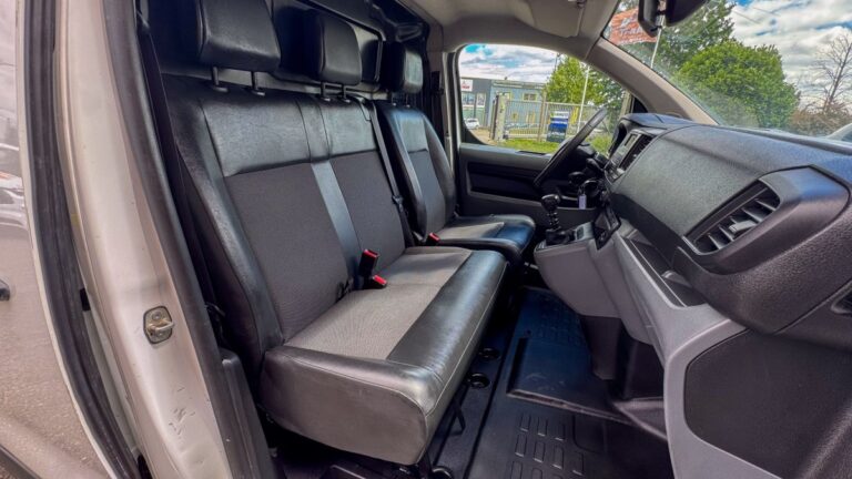 Peugeot Expert III 2.0 BLUEHDI 120 S&S STANDARD PREMIUM - Image 16 (July 7, 2026)