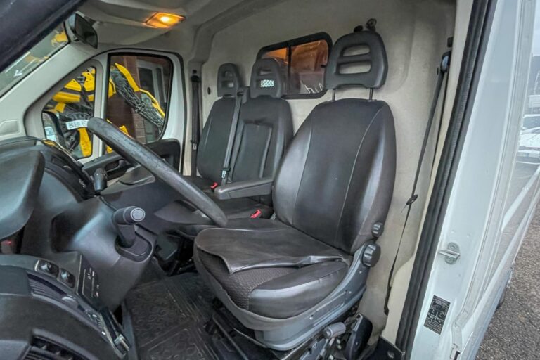 Citroën Jumper II 35 BlueHDi 130 BVM6 Confort - Image 17 (July 7, 2026)