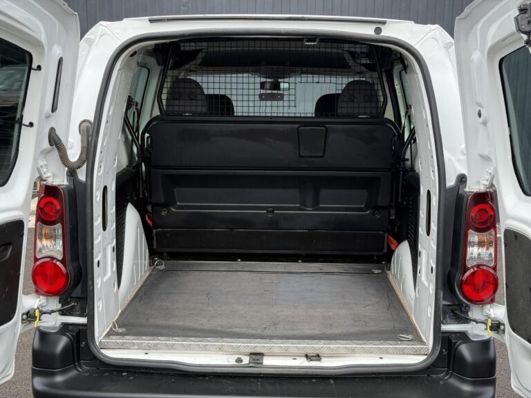 Peugeot Partner LONG CABINE APPROFONDIE 5 PLACES 100CH - Image 18 (July 7, 2026)