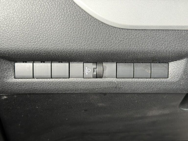 Peugeot Expert 2.0 CABINE APPROFONDIE BLUEHDI 180 S&S EAT8 PACK PREMIUM CONNECT - Image 20 (July 7, 2026)