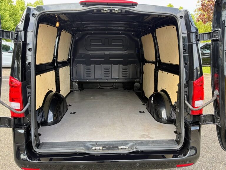 Mercedes Vito 119 CDI 4×4 Fourgon Long 190ch 24900€HT Garantie - Image 11 (July 7, 2026)