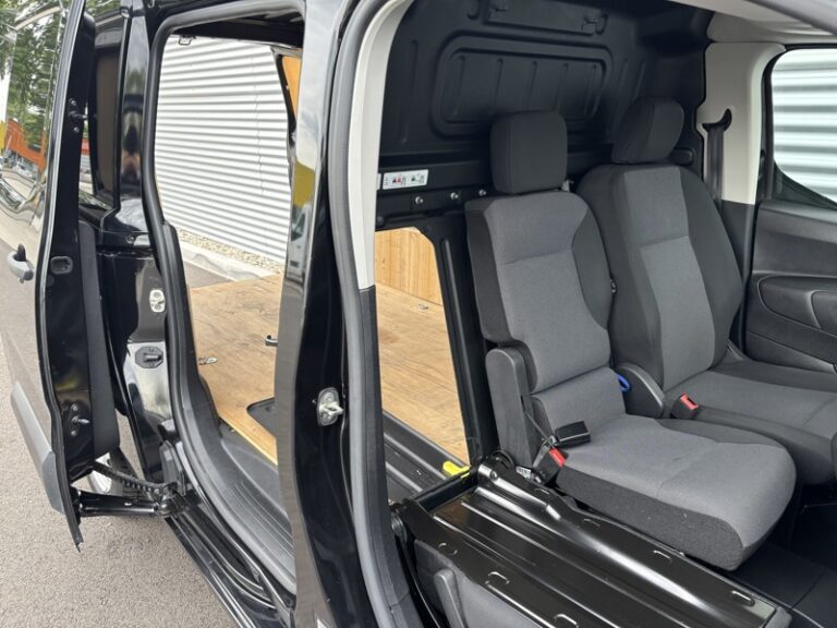 Citroën Berlingo 1.5L 130ch Club XL 950Kg 13 325€ HT - Image 20 (July 7, 2026)
