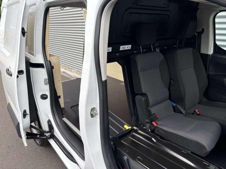 Citroën Berlingo 1.5L 130ch Club M 950Kg - Image 19 (July 7, 2026)