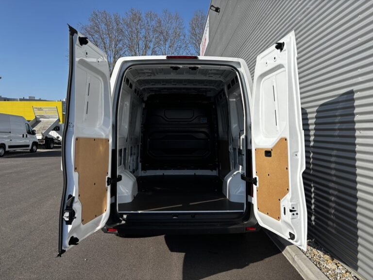 Renault Master 2.0L 130ch 3,5t Extra 28 740€ HT - Image 06 (July 7, 2026)