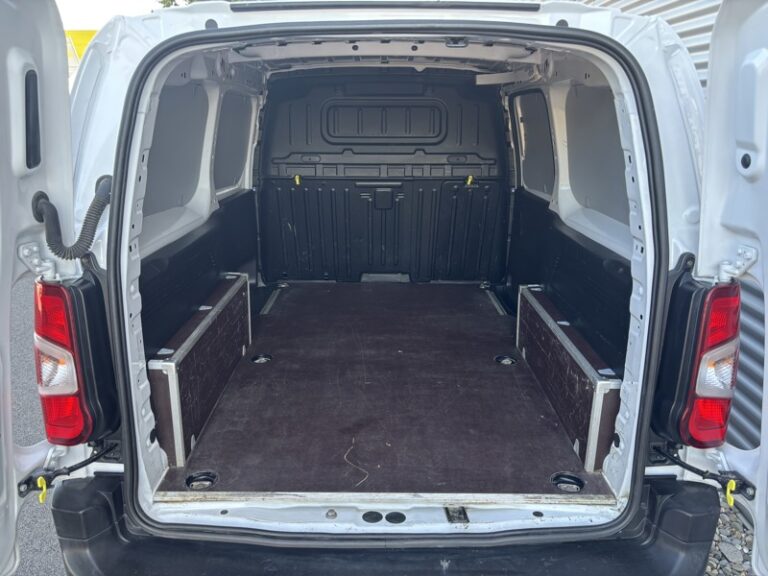 Citroën Berlingo 1.5L 100ch Pack Driver Connect XL 16 490€ HT - Image 06 (July 7, 2026)