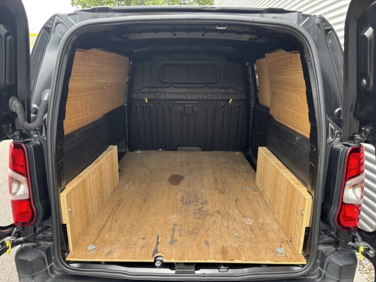Citroën Berlingo 1.5L 130ch Club XL 950Kg 13 325€ HT - Image 07 (July 7, 2026)