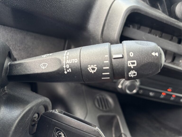Peugeot Partner 1.5L 100ch Pack Premium Connect XL 950Kg 14 575€ - Image 17 (July 7, 2026)