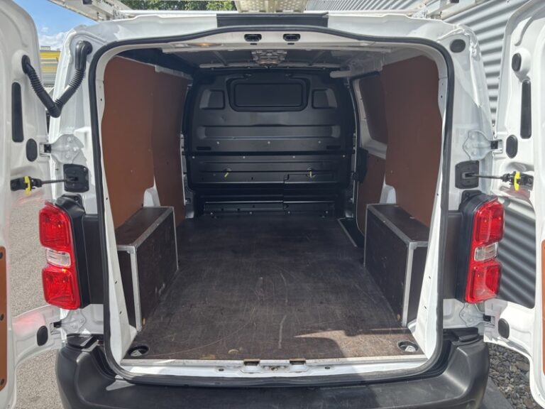 Peugeot Expert 1.5L 120ch Asphalt Standard 14 990€ HT - Image 06 (July 7, 2026)
