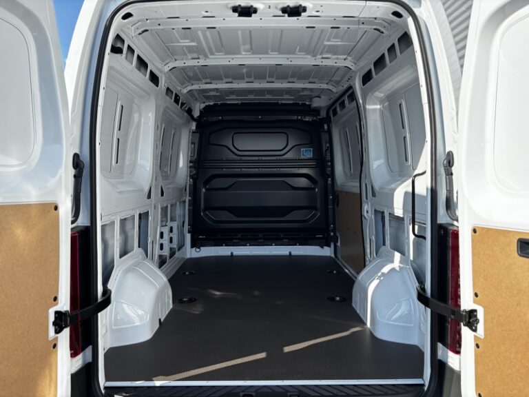 Renault Master 2.0L 130ch 3,5t Extra 28 740€ HT - Image 07 (July 7, 2026)