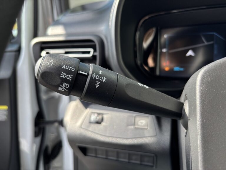 Citroën Berlingo 1.5L 100ch Pack Premium Connect M 650kg 17 075€ H - Image 18 (July 7, 2026)