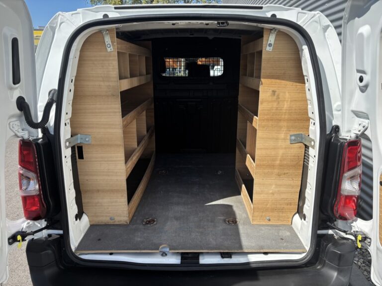 Citroën Berlingo 1.5L 130ch EAT8 Driver M 650Kg 13 740€ HT - Image 07 (July 7, 2026)