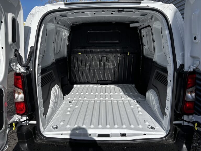 Peugeot Partner 1.5L 100ch Base M 650kg 17 000€ HT - Image 07 (July 7, 2026)