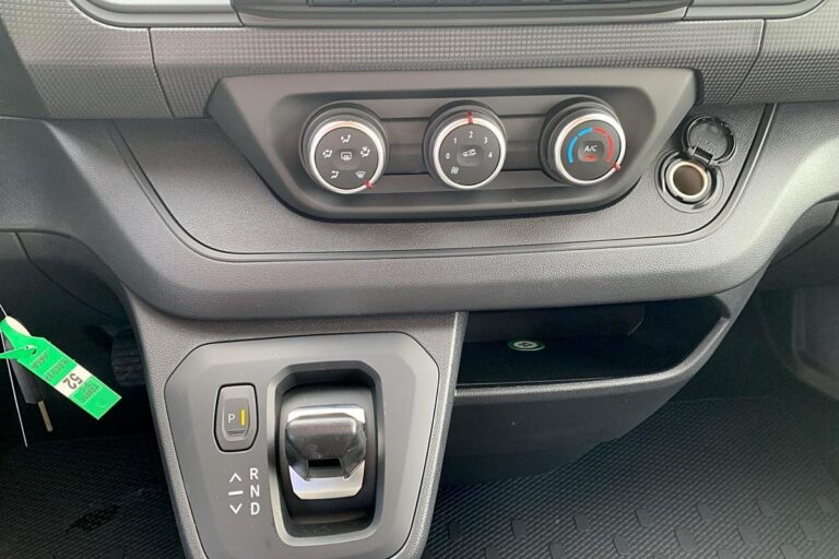Renault Trafic CABINE APPROFONDIE 3T BLUE DCI 150 AUTO ADVANCE - Image 16 (July 7, 2026)