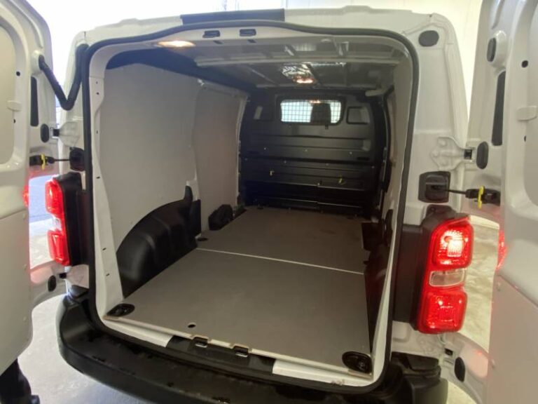 Toyota PROACE MEDIUM 2.0L 140 D-4D BVM6 DYNAMIC - Image 08 (July 7, 2026)