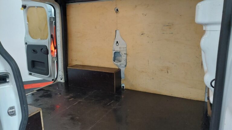 Renault Trafic FG CF 3T 2.0 Blue dCi 130 - Image 06 (July 7, 2026)