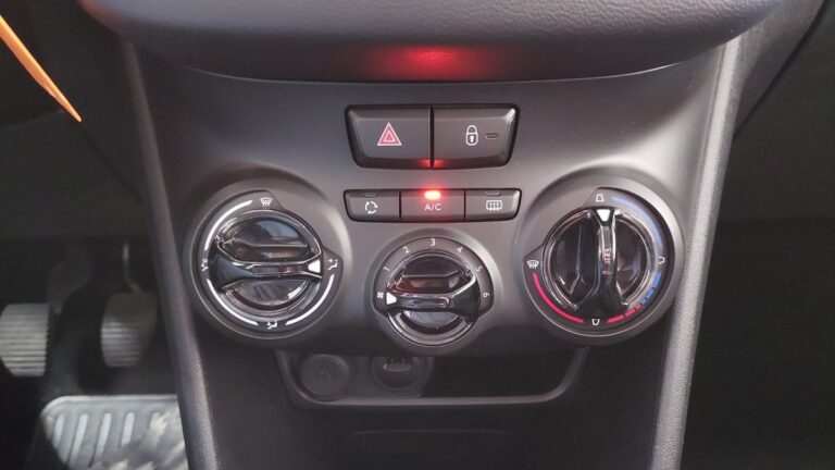 Peugeot 208 affaire Puretech 82 S&S PREMIUM PACK - Image 13 (July 7, 2026)