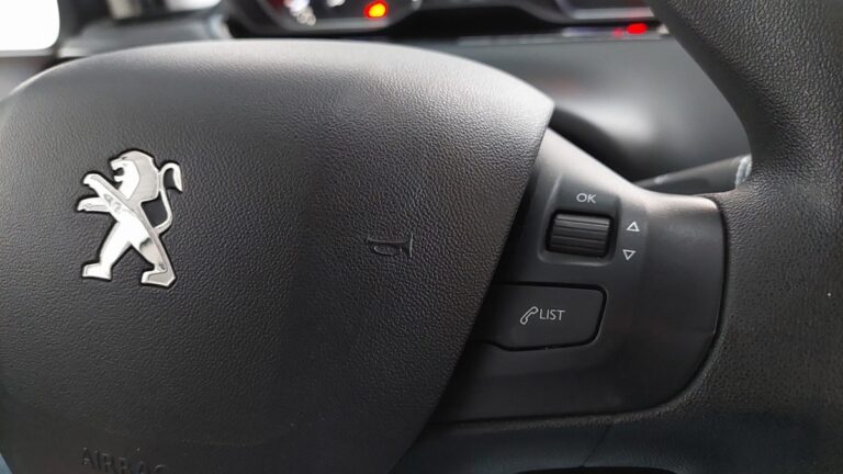 Peugeot 208 affaire Puretech 82 S&S PREMIUM PACK - Image 15 (July 7, 2026)