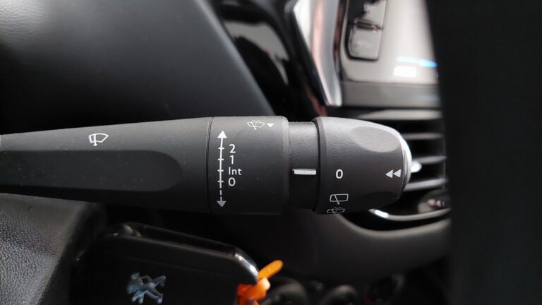 Peugeot 208 affaire Puretech 82 S&S PREMIUM PACK - Image 17 (July 7, 2026)