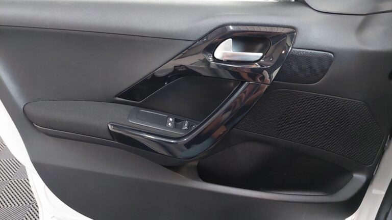 Peugeot 208 affaire Puretech 82 S&S PREMIUM PACK - Image 20 (July 7, 2026)