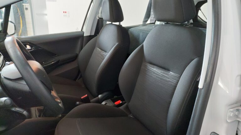 Peugeot 208 affaire Puretech 82 S&S PREMIUM PACK - Image 07 (July 7, 2026)