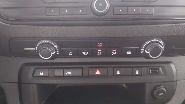 Peugeot Expert 1.5 BLUEHDI 120 S&S STANDARD PREMIUM - Image 13 (July 7, 2026)