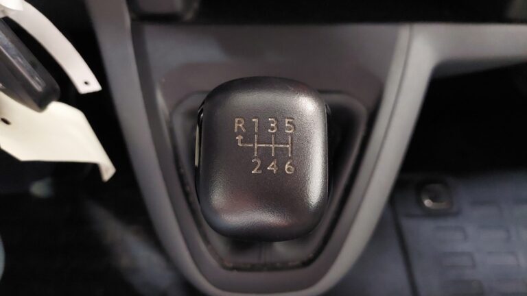 Peugeot Expert 1.5 BLUEHDI 120 S&S STANDARD PREMIUM - Image 15 (July 7, 2026)