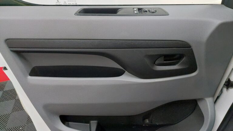 Peugeot Expert 1.5 BLUEHDI 120 S&S STANDARD PREMIUM - Image 19 (July 7, 2026)