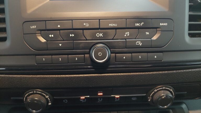 Peugeot Expert BLUEHDI 120 S&S STANDARD PREMIUM - Image 13 (July 7, 2026)