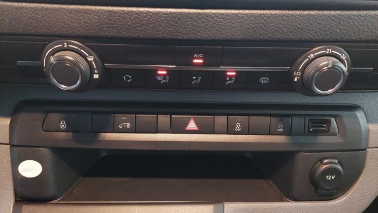 Peugeot Expert BLUEHDI 120 S&S STANDARD PREMIUM - Image 14 (July 7, 2026)