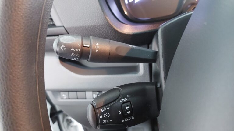 Peugeot Expert BLUEHDI 120 S&S STANDARD PREMIUM - Image 17 (July 7, 2026)