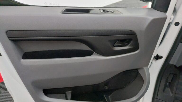 Peugeot Expert BLUEHDI 120 S&S STANDARD PREMIUM - Image 18 (July 7, 2026)