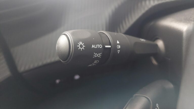 Peugeot 208 affaire Puretech 100 S&S Active Business - Image 19 (July 7, 2026)
