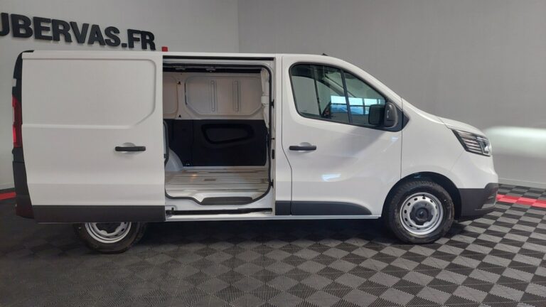 Renault Trafic FOURGON 3000 kg 2.0 blue dci 150 grand confort - Image 03 (July 7, 2026)