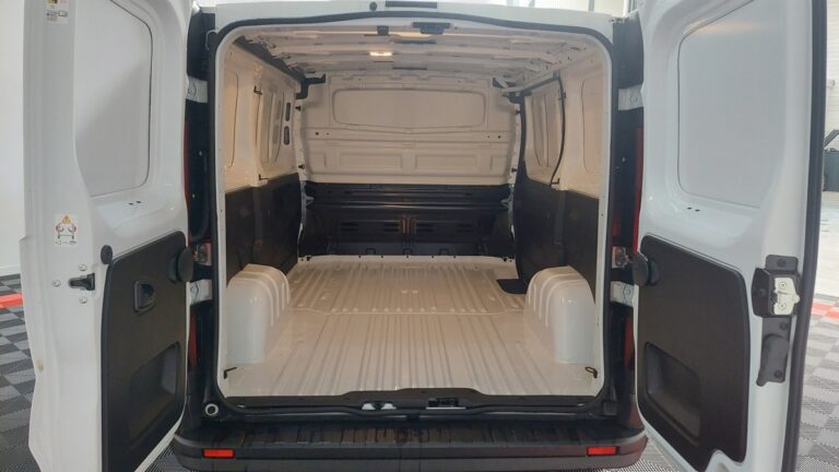 Renault Trafic FOURGON 3000 kg 2.0 blue dci 150 grand confort - Image 05 (July 7, 2026)