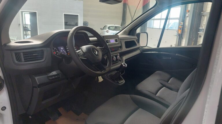 Renault Trafic FOURGON 3000 kg 2.0 blue dci 150 grand confort - Image 06 (July 7, 2026)