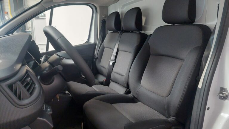 Renault Trafic FOURGON 3000 kg 2.0 blue dci 150 grand confort - Image 07 (July 7, 2026)