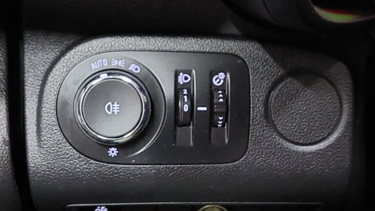 Opel Combo 1.5 diesel 100ch /augmente CARGO PACK CLIM - Image 17 (July 7, 2026)