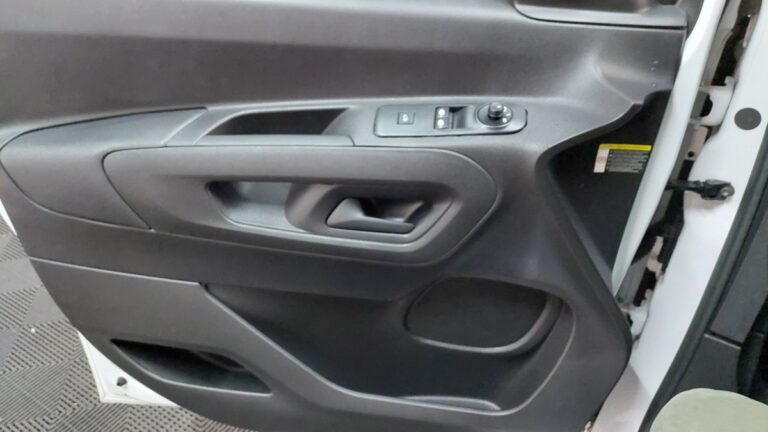 Opel Combo 1.5 diesel 100ch /augmente CARGO PACK CLIM - Image 18 (July 7, 2026)