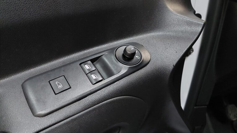 Opel Combo 1.5 diesel 100ch /augmente CARGO PACK CLIM - Image 19 (July 7, 2026)